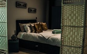 Bv Cosy Basement Apartment At Conditioning House