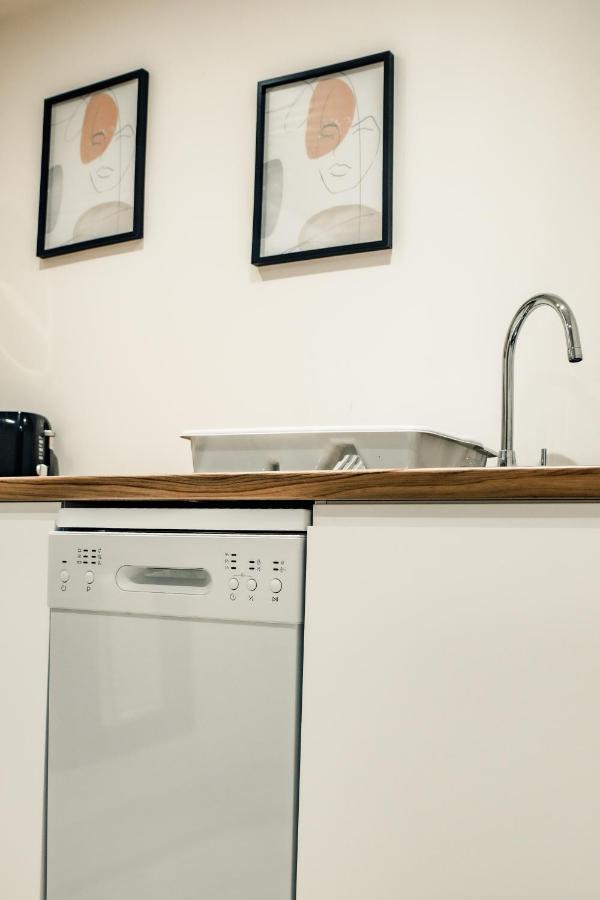 Bv Cosy Basement Apartment At Conditioning House Bradford  Exterior photo
